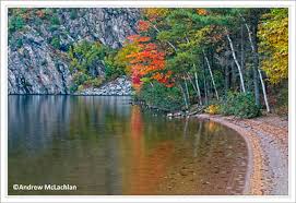 Photo of the curved beach and the giant bluff on the water in Bon Echo Provincial Park